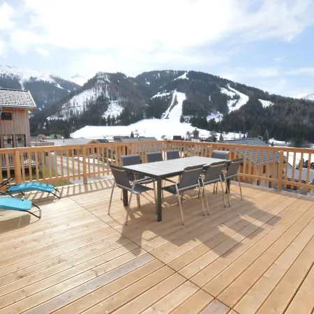 Lachende Eule شاليه هوهنتاورن