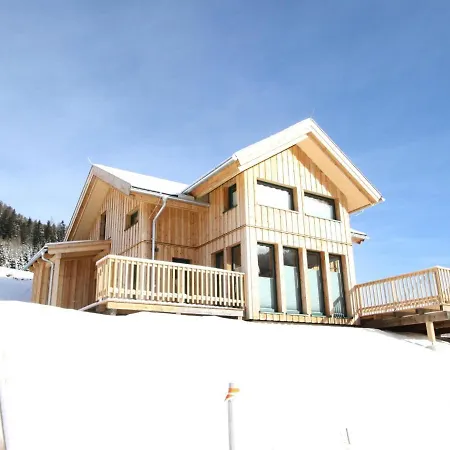 Lachende Eule هوهنتاورن